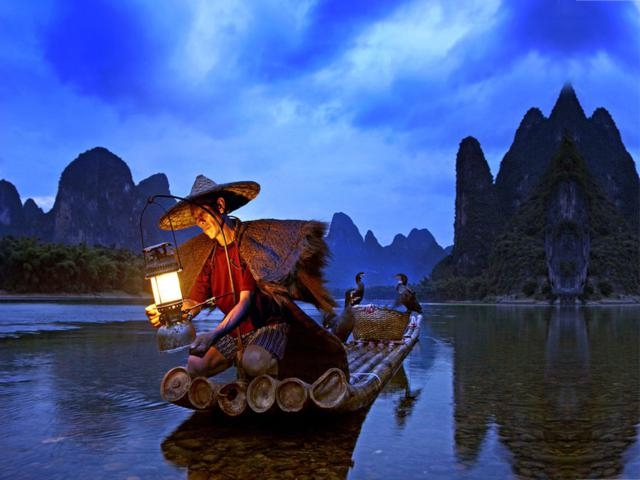 Độc đáo nghệ thuật câu cá trên sông bằng... chim cốc Độc đáo nghệ thuật câu cá trên sông bằng... chim cốc