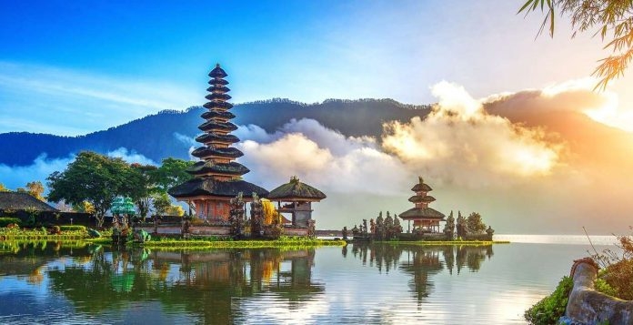 Đền Ulun Danu cuốn hút giữa lòng hồ Bratan thơ mộng Đền Ulun Danu cuốn hút giữa lòng hồ Bratan thơ mộng
