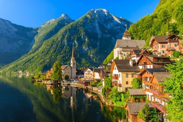 Thăm ngôi làng cổ Hallstatt – Di sản văn hóa 7000 năm của nước Áo Thăm ngôi làng cổ Hallstatt - Di sản văn hóa 7.000 năm của nước Áo