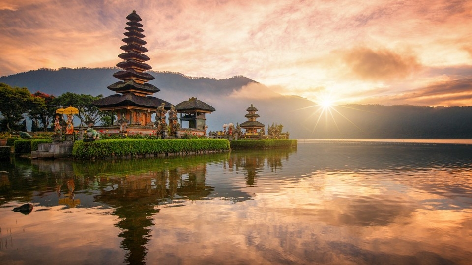 Đền Ulun Danu cuốn hút giữa lòng hồ Bratan thơ mộng Đền Ulun Danu cuốn hút giữa lòng hồ Bratan thơ mộng