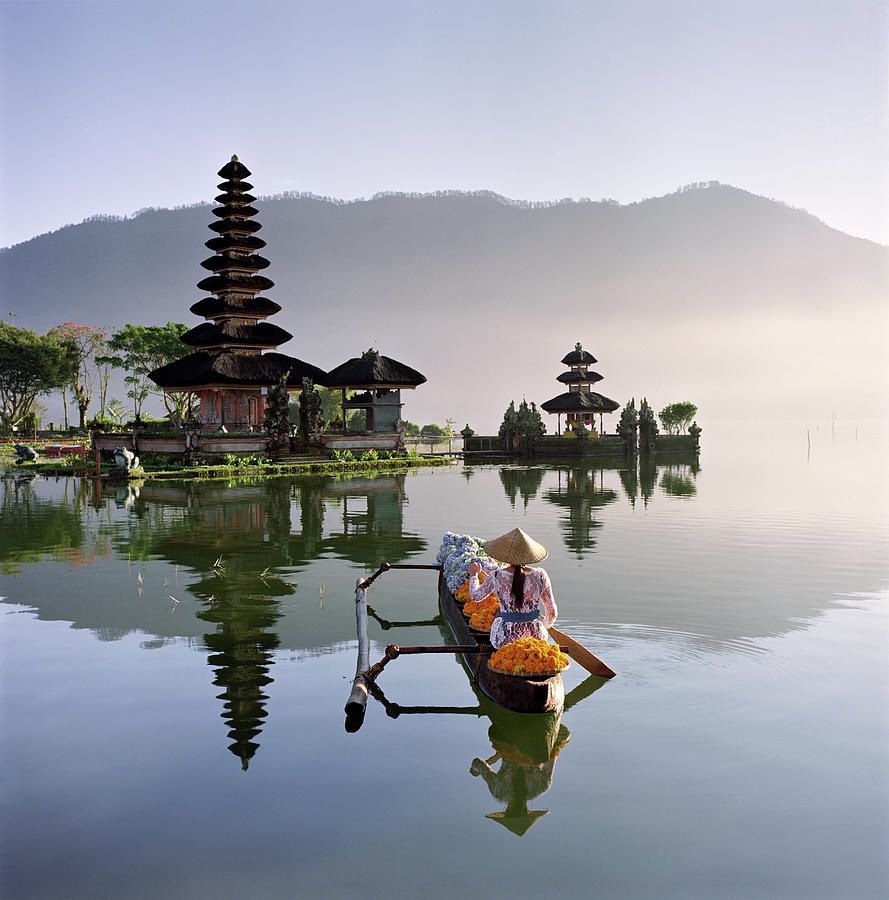 Đền Ulun Danu cuốn hút giữa lòng hồ Bratan thơ mộng Đền Ulun Danu cuốn hút giữa lòng hồ Bratan thơ mộng