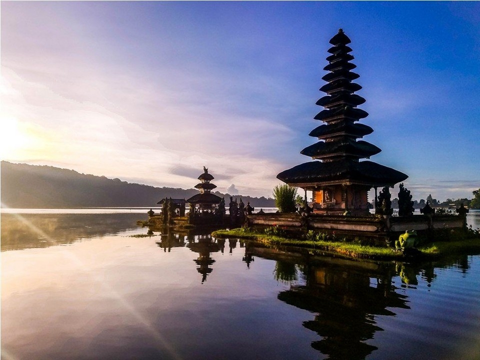 Đền Ulun Danu cuốn hút giữa lòng hồ Bratan thơ mộng Đền Ulun Danu cuốn hút giữa lòng hồ Bratan thơ mộng