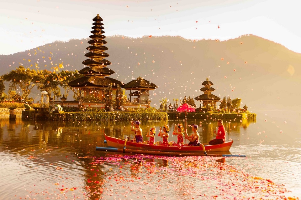 Đền Ulun Danu cuốn hút giữa lòng hồ Bratan thơ mộng Đền Ulun Danu cuốn hút giữa lòng hồ Bratan thơ mộng