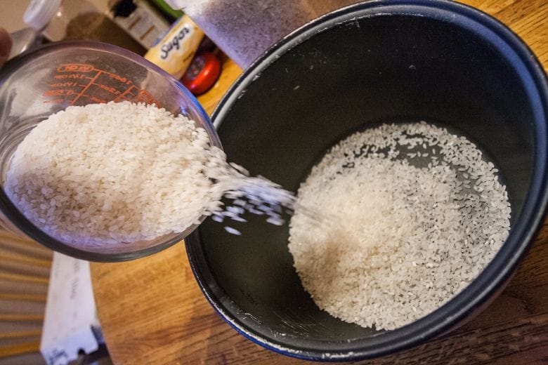 Đặt một túi gạo vào tủ quần áo, bạn sẽ thấy điều bất ngờ xảy ra! Đặt một túi gạo vào tủ quần áo, bạn sẽ thấy điều bất ngờ xảy ra!