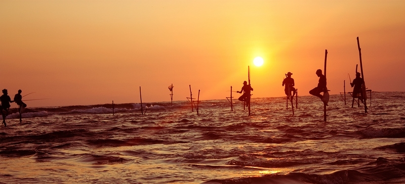 Nghệ thuật câu cá trên cà kheo của các ngư dân Sri Lanka