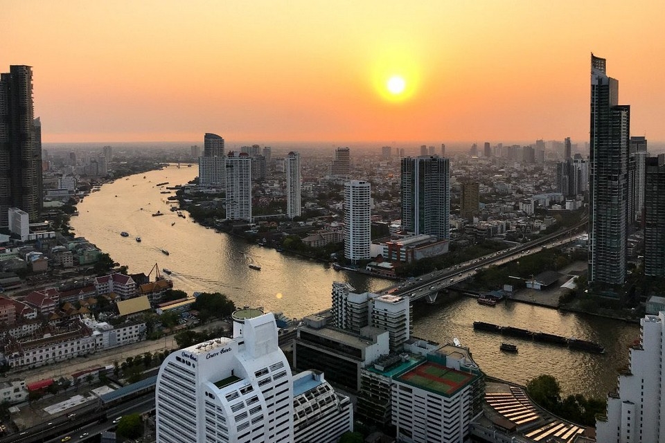 Trải nghiệm một trong những quán bar view đẹp nhất ở Thái Lan