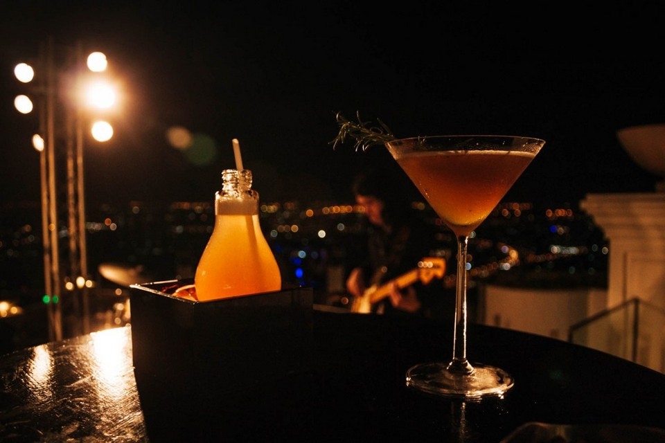 Trải nghiệm một trong những quán bar view đẹp nhất ở Thái Lan