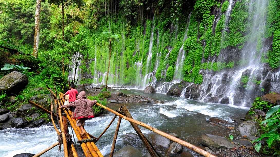 Mê mẩn trước vẻ đẹp huyền ảo của 6 thác nước kỳ lạ nhất thế giới