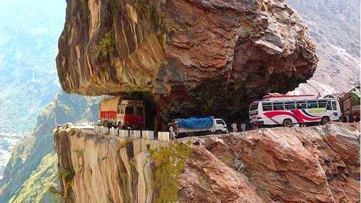 Khám phá 10 cung đường ấn tượng, hấp dẫn các phượt thủ Khám phá 10 cung đường ấn tượng, hấp dẫn các phượt thủ