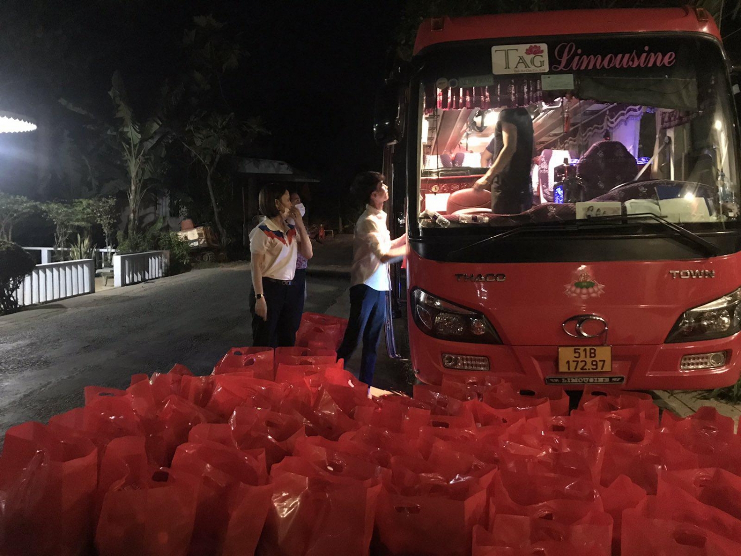 Những phần quà thiết thực đã được nhân viên Nova Group chuẩn bị chu đáo mang đến cho người dân Đồng Tháp