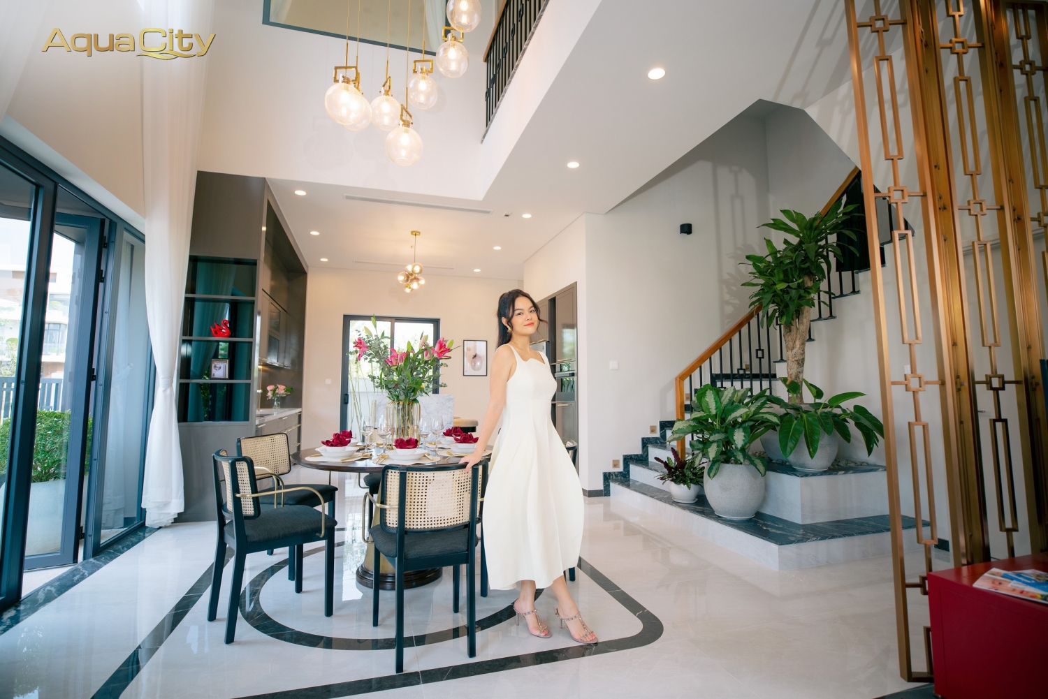 Nữ ca sĩ nỗ lực làm việc để chu toàn cuộc sống và tìm kiếm không gian sống tốt nhất cho hai con