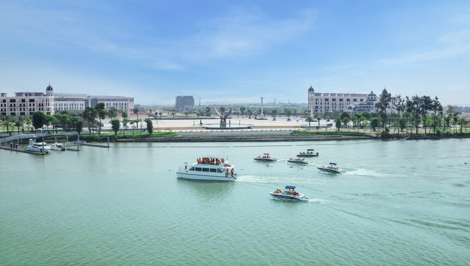 Tour trải nghiệm Aqua City bằng đường sông: “Nhìn đâu cũng rợp bóng cây xanh và sông nước”