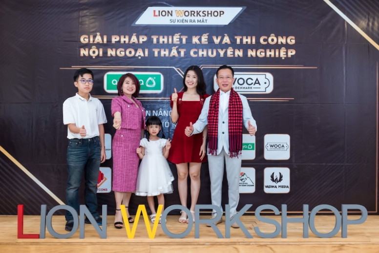 Ông Dương Minh Hùng cùng vợ Bà Huỳnh Thị Cẩm Trang và các con, ông chia sẻ gia đình luôn là hậu phương vững chắc để ông yên tâm phát triển sự nghiệp