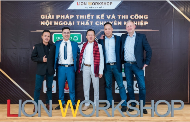 Ông Dương Minh Hùng – Chủ Tịch HĐQT Halogreen và Nguyễn Anh Nguyên – CEO Halogreen chụp hình cùng ông Henrik Lundby Petersen – CEO Woca Denmark và khách mời tham dự