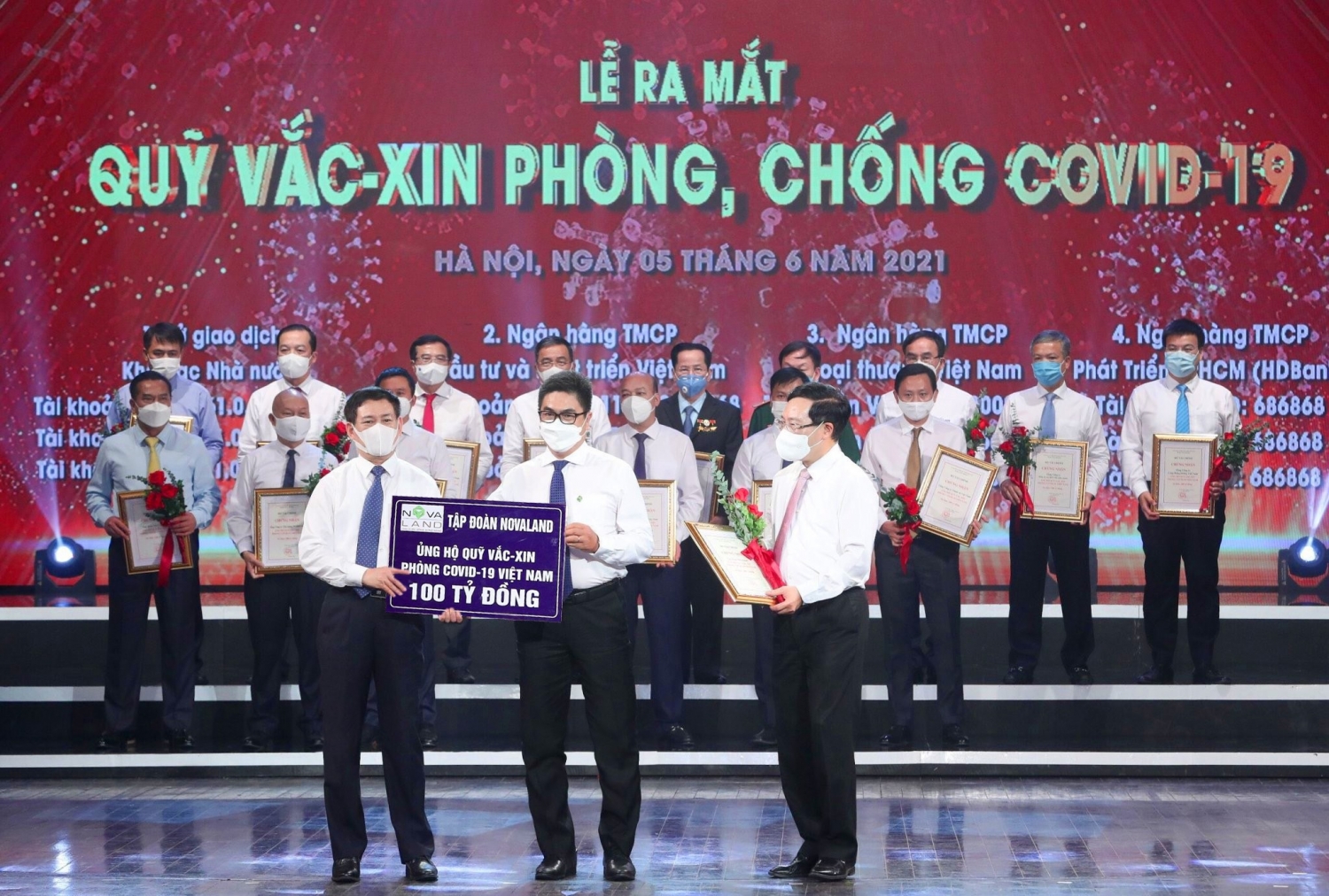 Tập đoàn Novaland góp 100 tỷ đồng vào Quỹ vắc xin phòng Covid-19, chung tay cùng cộng đồng sớm đẩy lùi đại dịch.ovid-19, chung tay cùng cộng đồng sớm đẩy lùi đại dịch.
