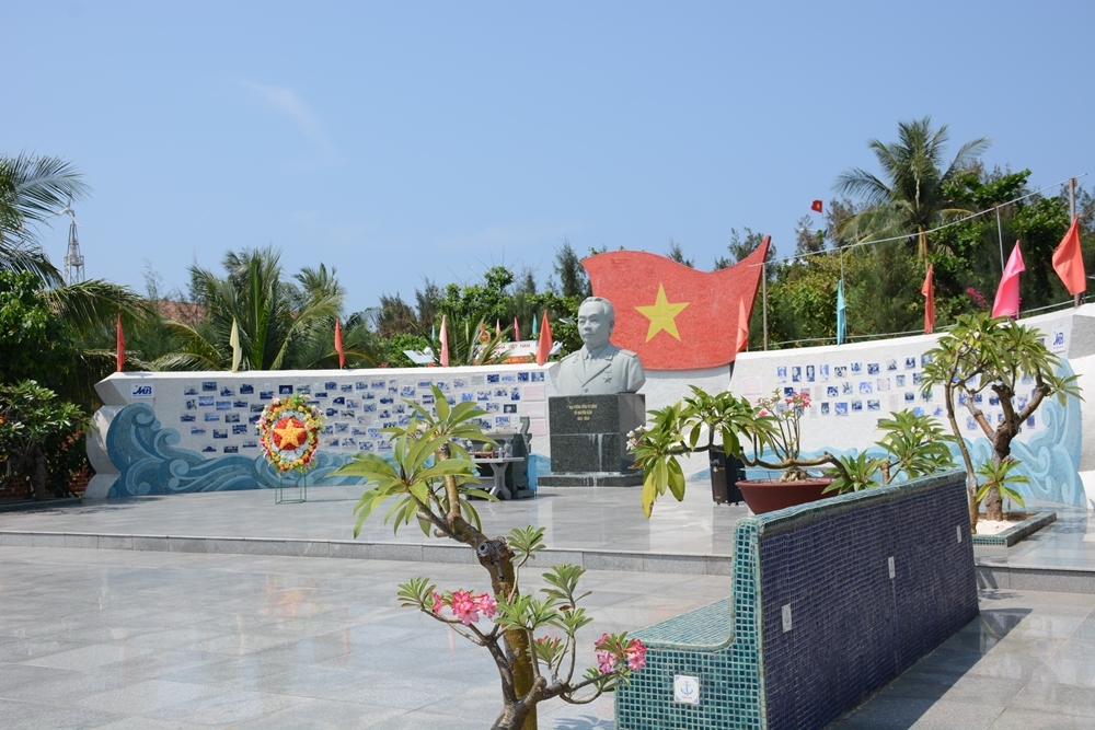 Công viên Đại tướng Võ Nguyên Giáp mới được xây dựng trên đảo Sơn Ca. Công viên Đại tướng Võ Nguyên Giáp mới được xây dựng trên đảo Sơn Ca.