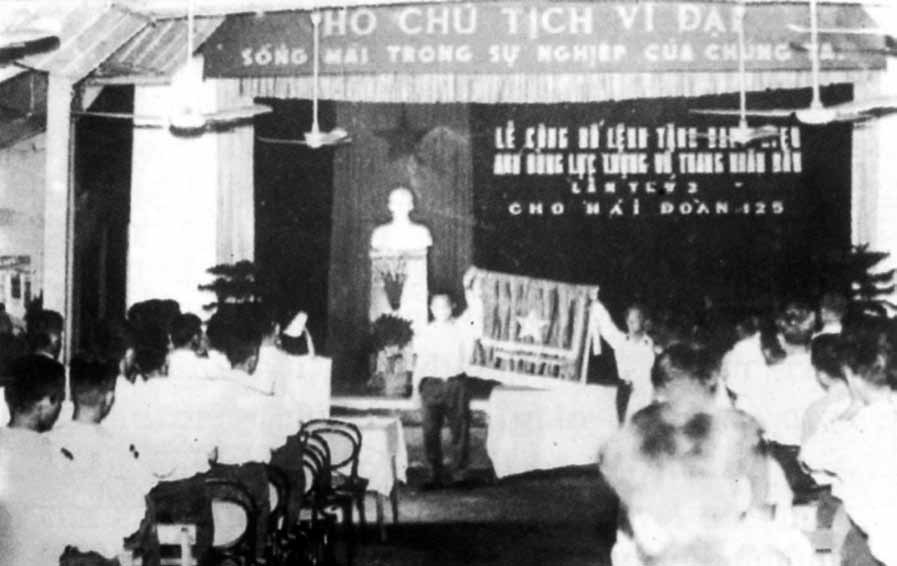 Một con tàu khônLễ đón nhận danh hiệu Anh hùng lực lượng vũ trang nhân dân lần thứ 2 của Đoàn 125. Ảnh: TLg số của Đoàn 125 hành trình trên biển vào miền Nam. Ảnh: TL