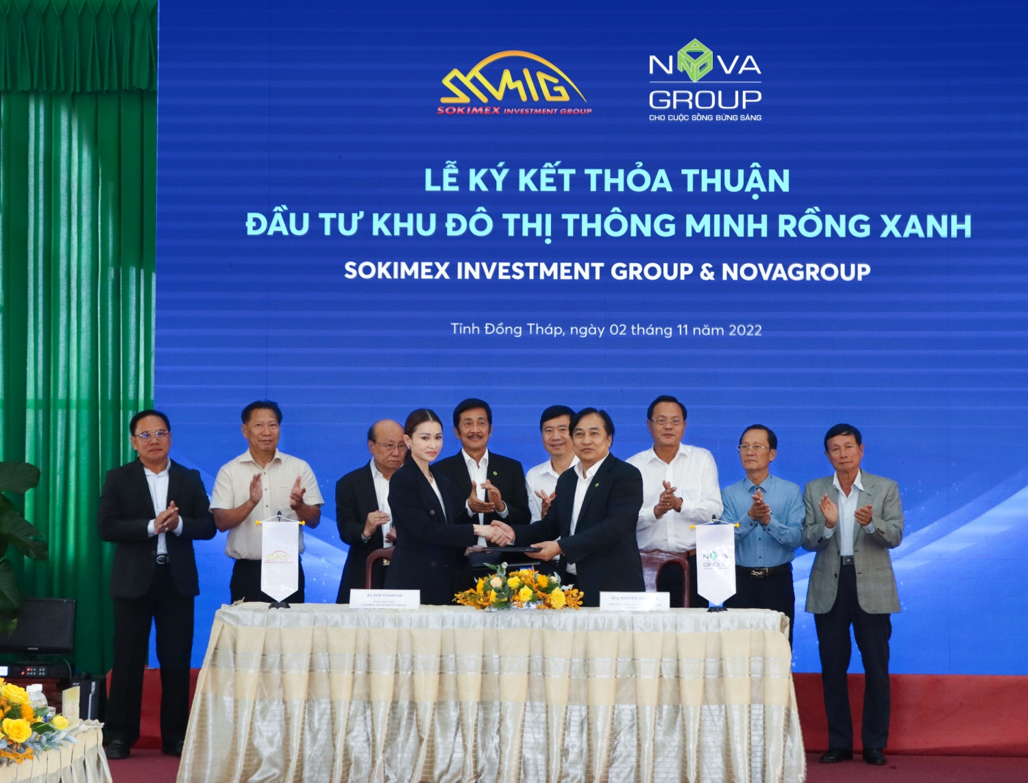 Đại diện hai Tập đoàn ký kết hợp tác với sự chứng kiến của Lãnh đạo tỉnh Đồng Tháp.
