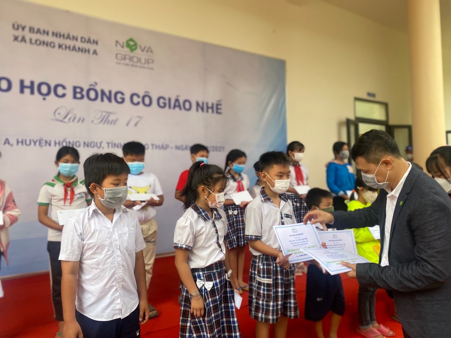 Học bổng cô giáo Nhế tiếp thêm động lực cho nhiều học sinh có hoàn cảnh khó khăn