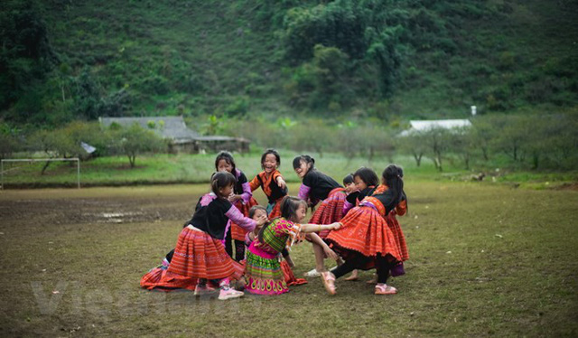 sac trang hoa mo hoa man niu chan du khach khi den moc chau