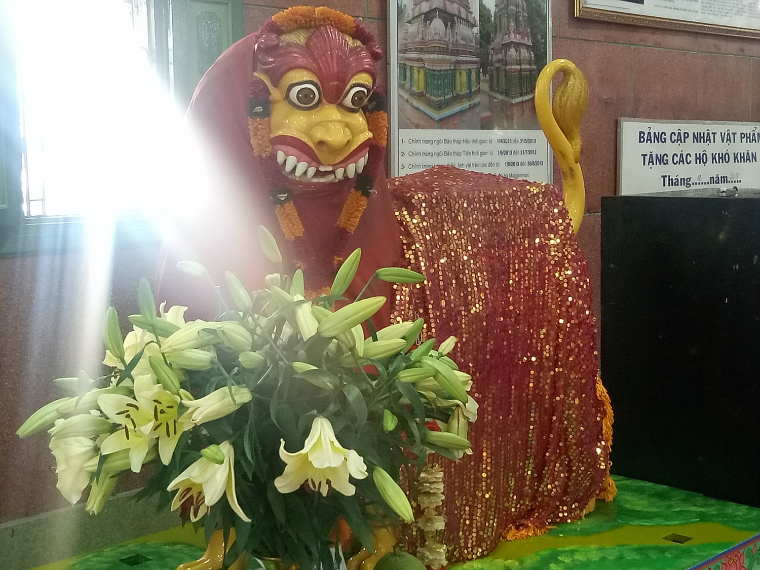 up mat vao da gui nguyen cau den me mariamman