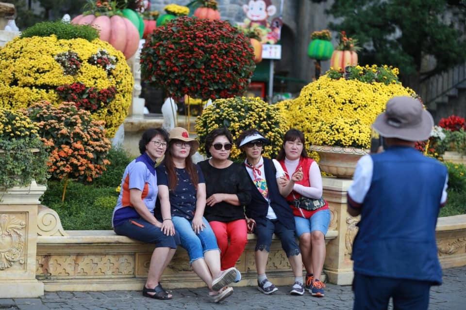 chuyen nguoi trong hoa o cac khu du lich
