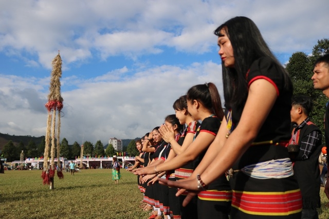 Độc đáo Tết mùa truyền thống của đồng bào Bh'noong