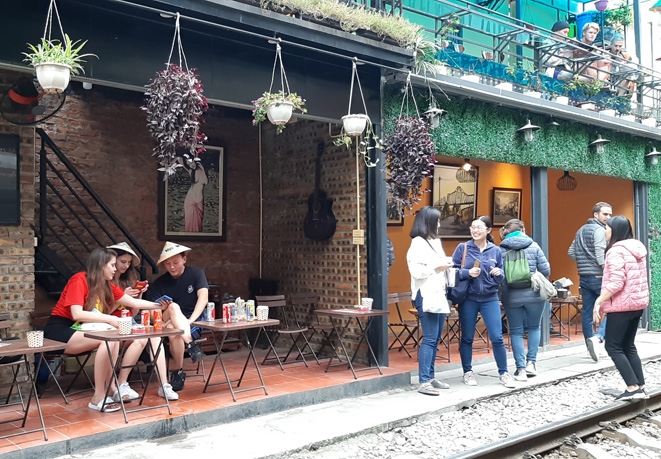 ca phe duong tau hoat dong tro lai nhu chua he co lenh cam