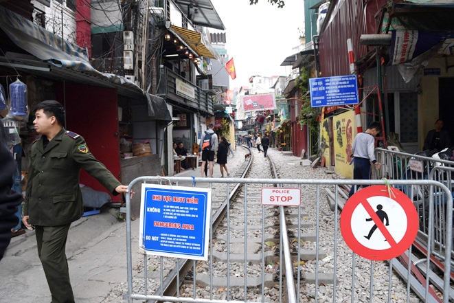 ca phe duong tau hoat dong tro lai nhu chua he co lenh cam