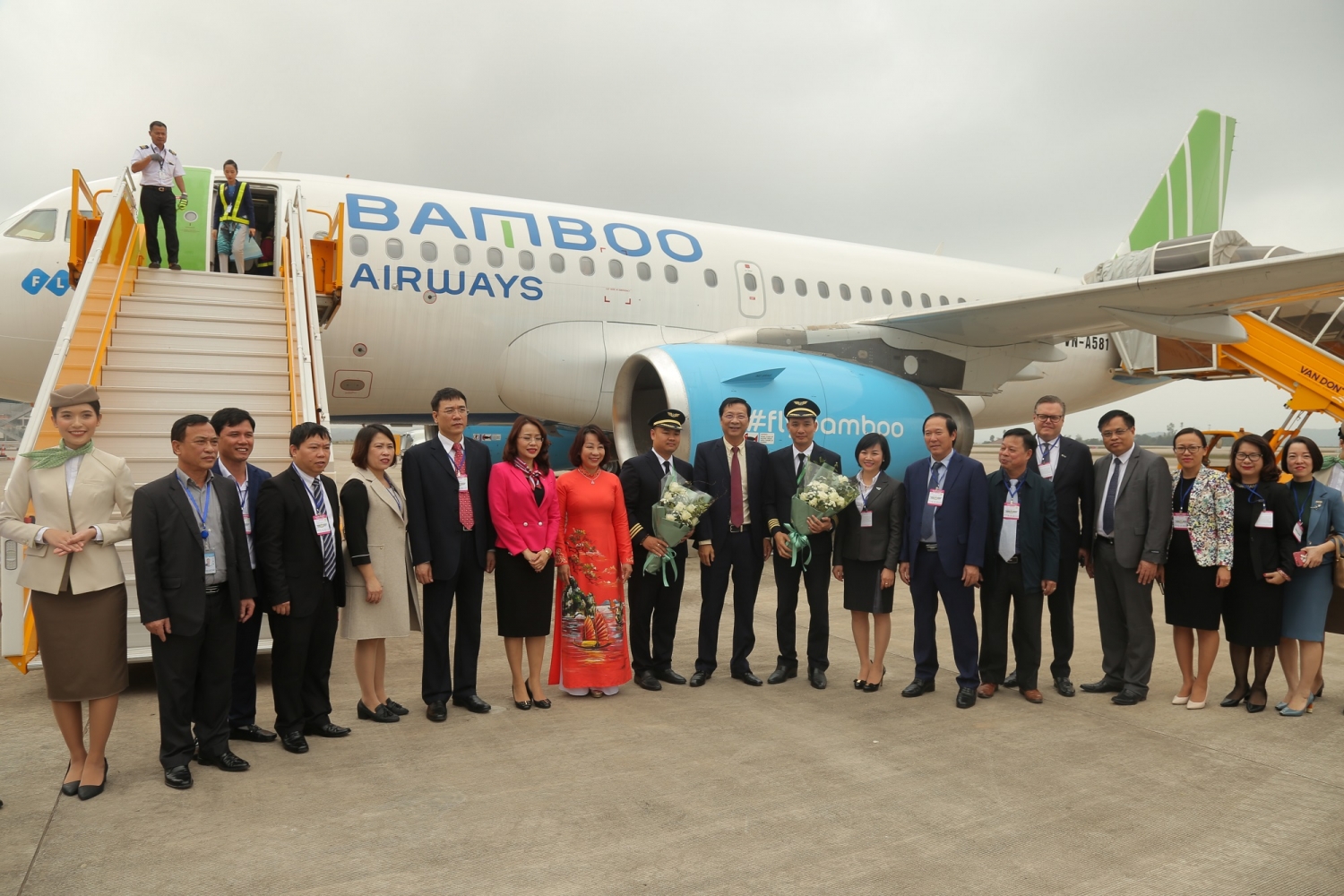 may bay cua bamboo airways ha canh xuong cang hang khong quoc te van don