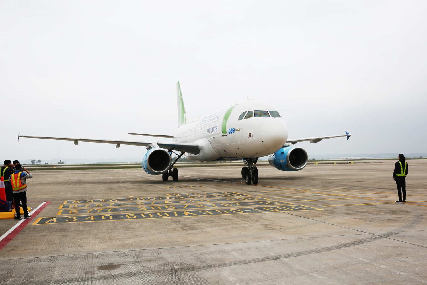 may bay cua bamboo airways ha canh xuong cang hang khong quoc te van don