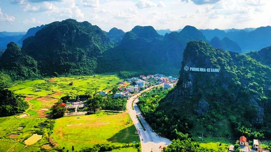 Phong Nha - Bức tranh sơn thủy hữu tình Phong Nha - Bức tranh sơn thủy hữu tình