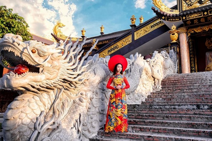 chua kim tien phim truong co trang lam say dam long nguoi