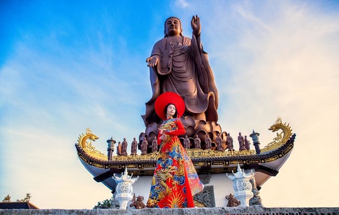 chua kim tien phim truong co trang lam say dam long nguoi