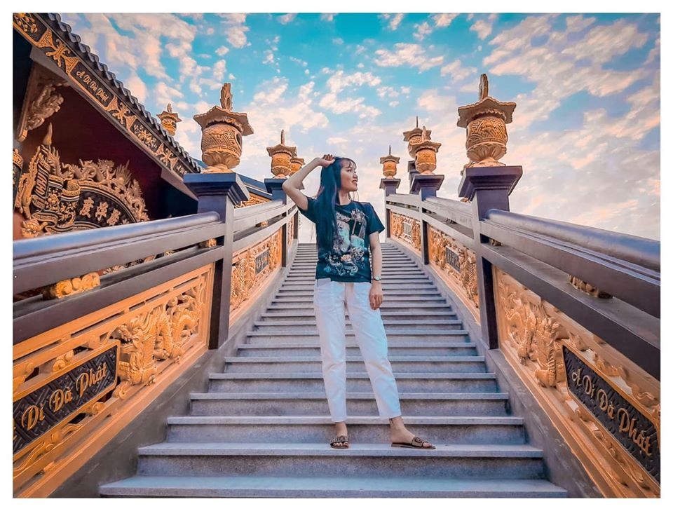 chua kim tien phim truong co trang lam say dam long nguoi