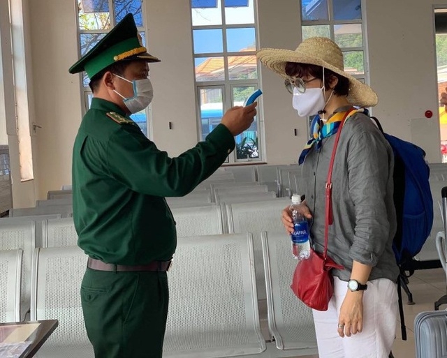 Tạm dừng đón khách đi du lịch đảo Lý Sơn