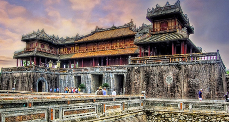 Phiêu diêu về Huế mộng mơ