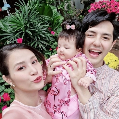 Nhóc tỳ nhà Đông Nhi - Ông Cao Thắng mới 4 tháng tuổi đã bi bô học hát, dân tình kêu gọi nối nghiệp bố mẹ ngay và luôn!