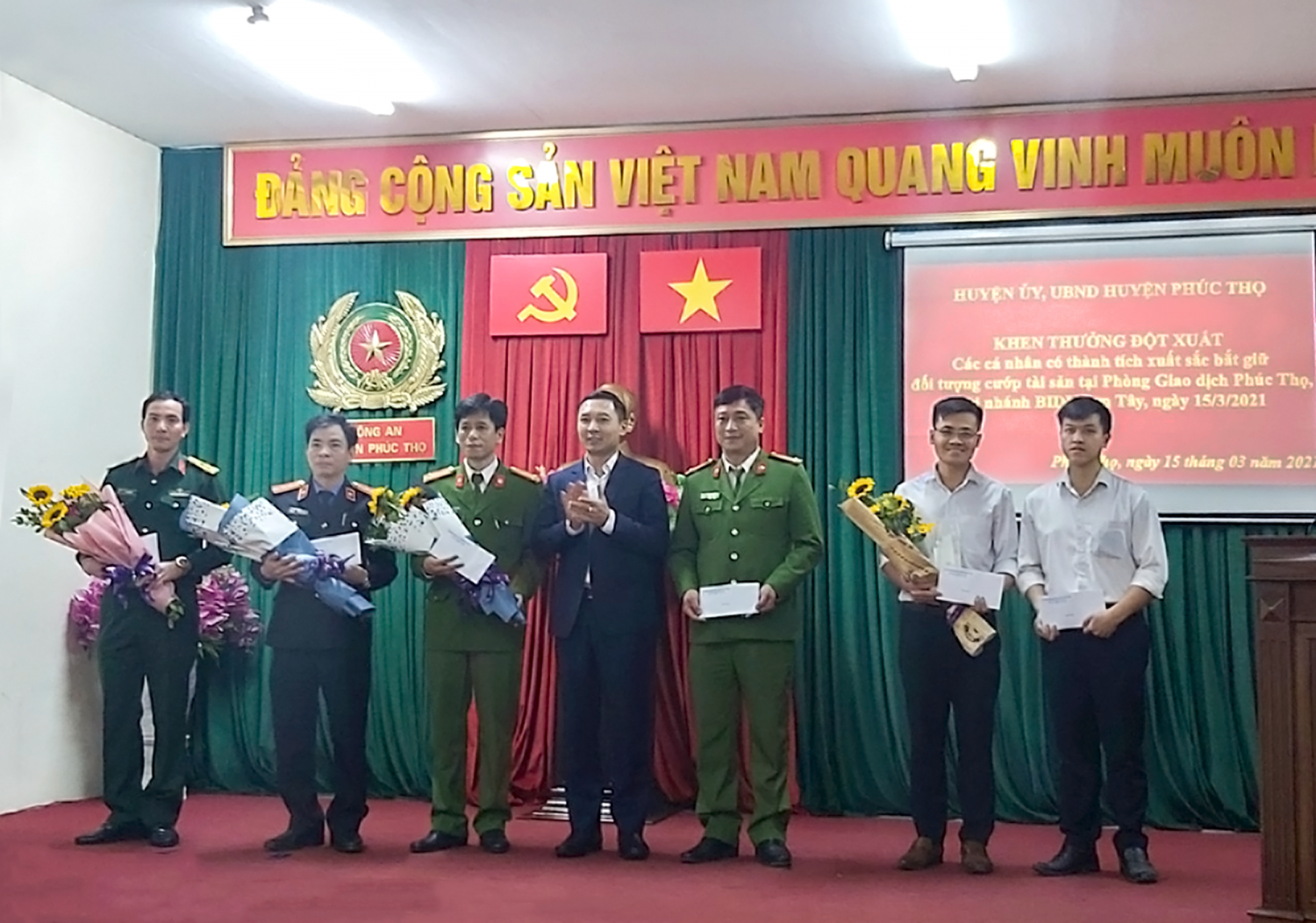 BIDV khen thưởng lực lượng công an, bộ đội và bảo vệ tham gia bắt đối tượng cướp ngân hàng