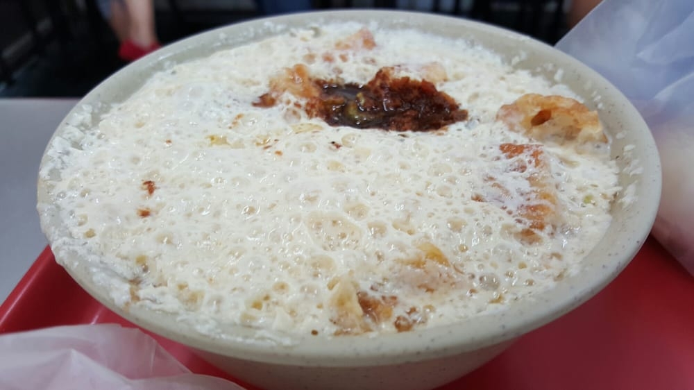 Nhấm nháp ly sữa đậu nành vào buổi sáng - thức uống truyền thống của người Trung Hoa ngay tại Đài Bắc