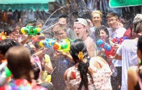 thang 4 cung nhom ban than sang lao don tet te nuoc