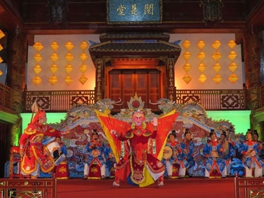 bi mat phong thuy dang sau kien truc doc dao cua kinh thanh hue thoi nha nguyen