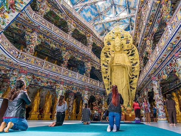 kham pha chua linh phuoc da lat 18 tang dia nguc
