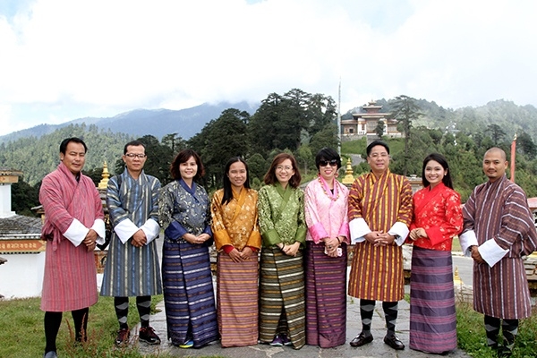 nhung trang phuc truyen thong an tuong va ky la tren the gioi