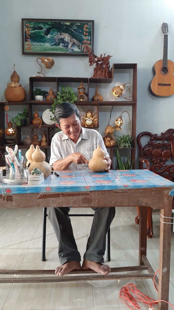 Độc đáo nghệ thuật tạo hình từ quả bầu hồ lô
