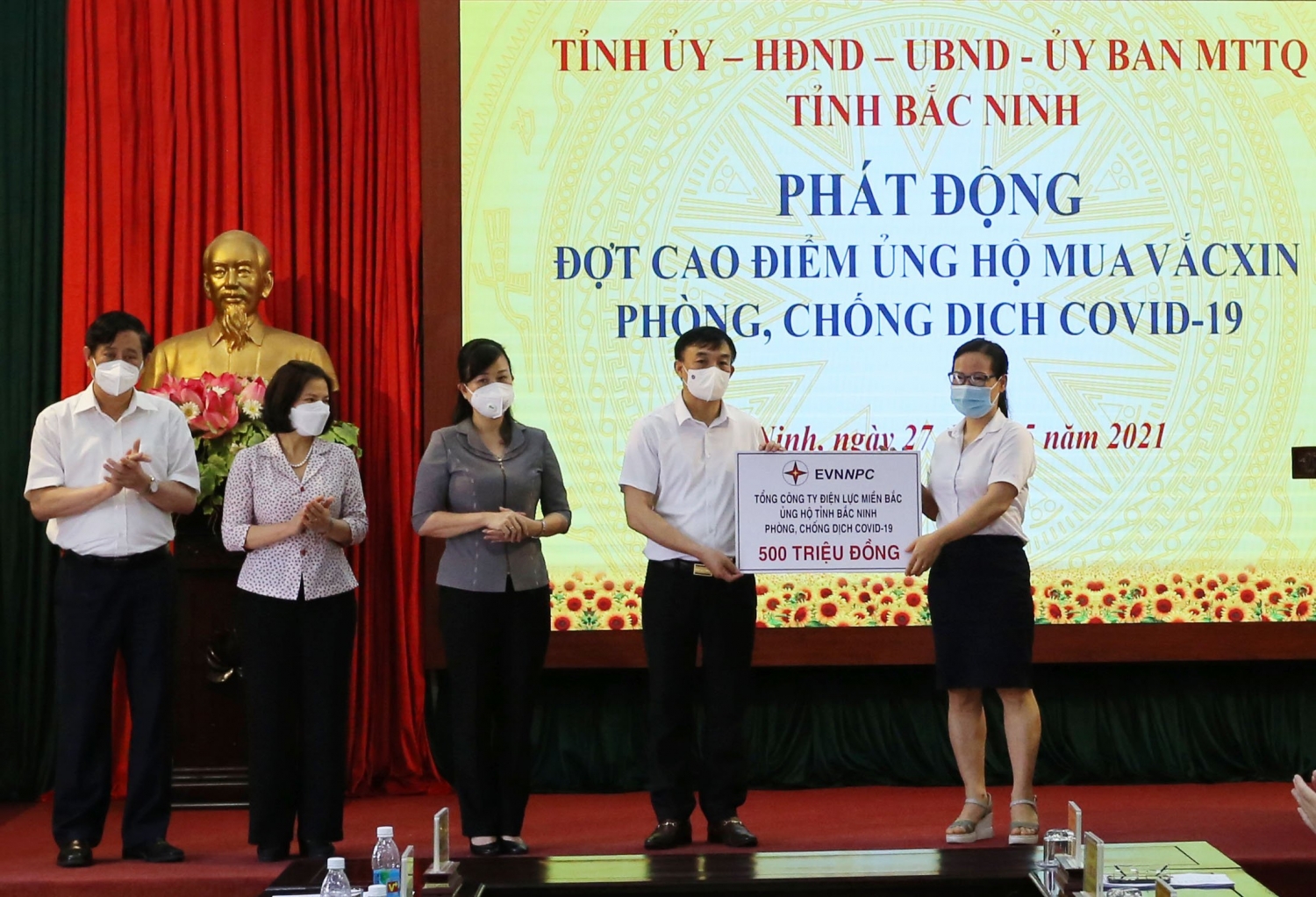 EVNNPC ủng hộ 1 tỷ đồng chung tay cùng Bắc Giang, Bắc Ninh phòng chống dịch Covid-19