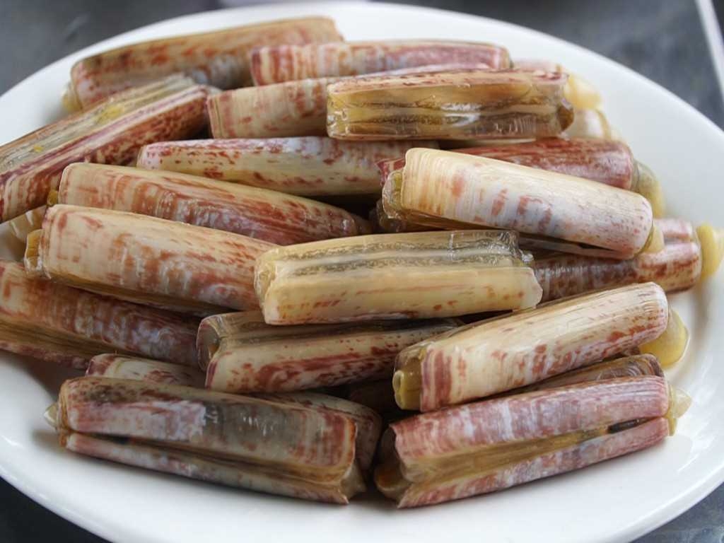 Ốc móng tay xào rau húng