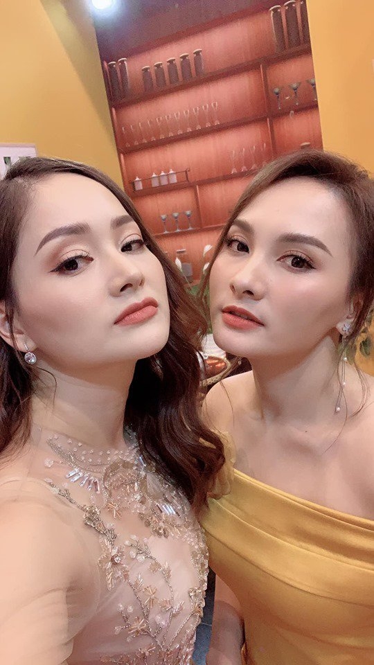 Những cặp chị em song sinh trong showbiz Việt Những cặp chị em song sinh trong showbiz Việt