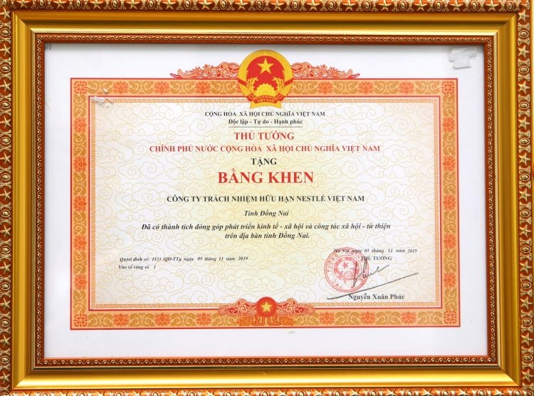 nestle viet nam vinh du don nhan bang khen cua thu tuong chinh phu