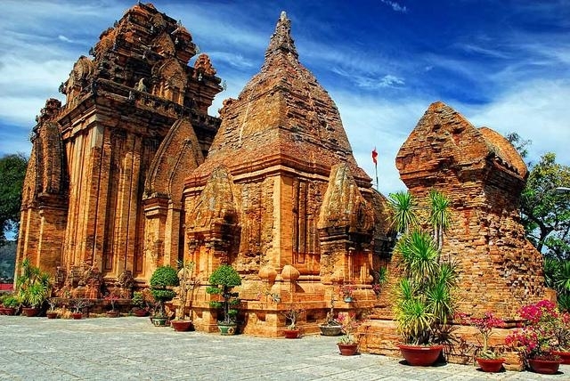 kham pha quan the thap cham viet nam